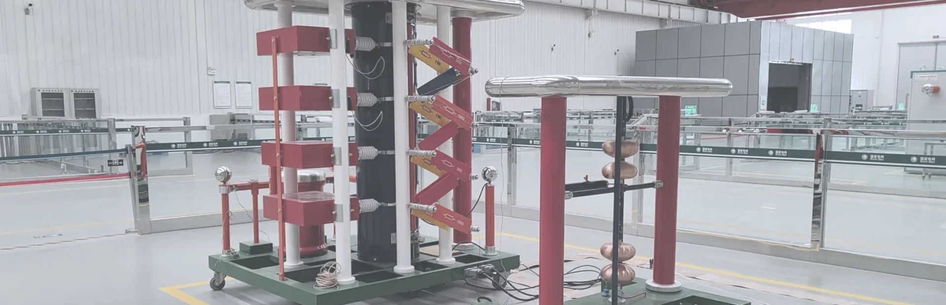 Lightning impulse voltage generator for transformer type tests